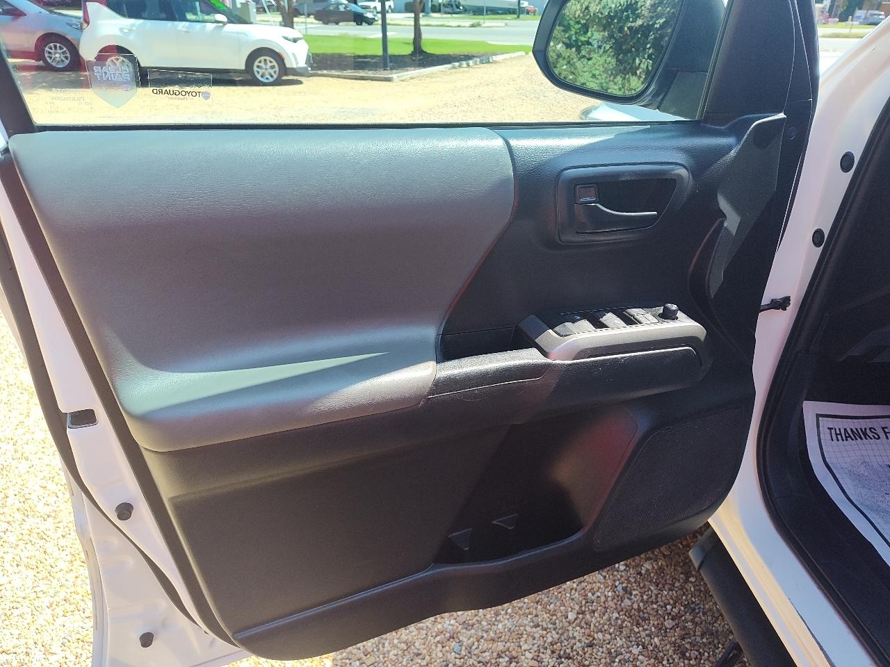 Toyota Tacoma 2WD SR5 Double Cab 5' Bed V6 AT (Natl) 2023