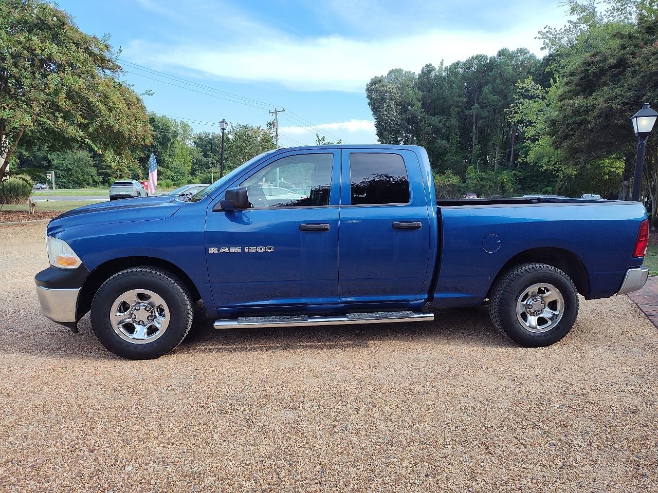 RAM 1500 2WD Quad Cab 140.5" SLT 2011
