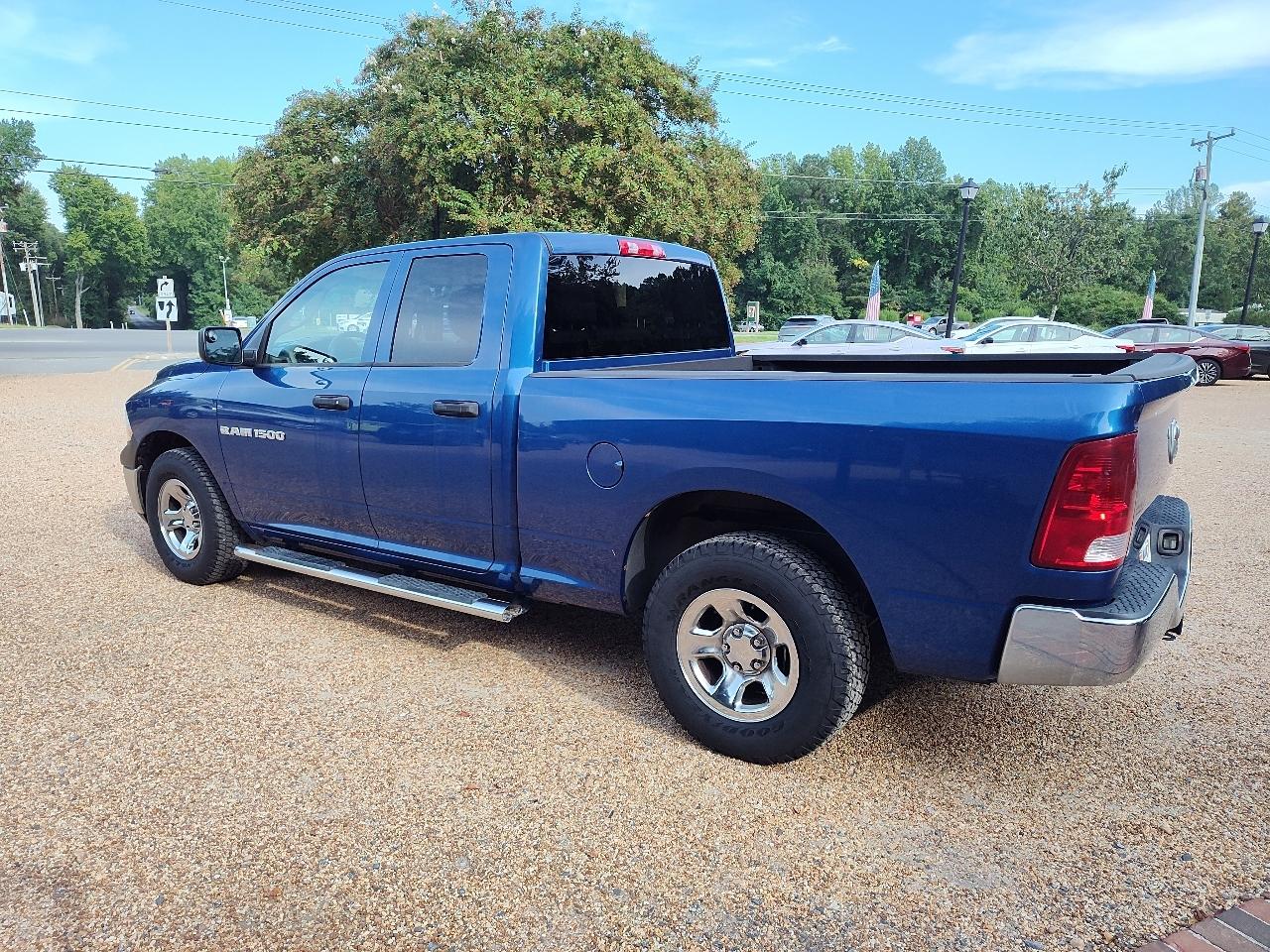 RAM 1500 2WD Quad Cab 140.5" SLT 2011