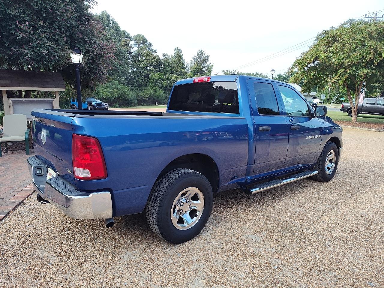 RAM 1500 2WD Quad Cab 140.5" SLT 2011