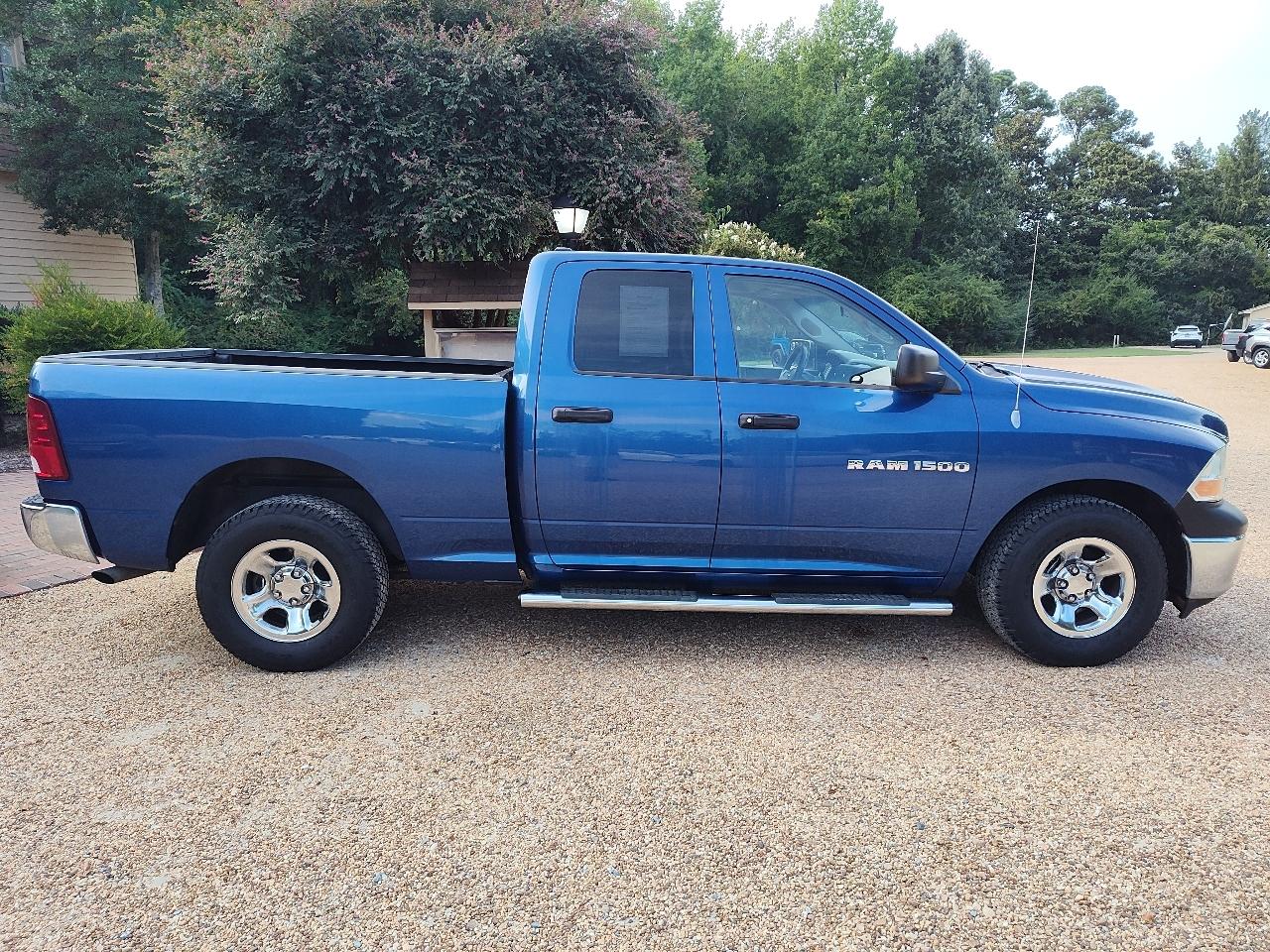 RAM 1500 2WD Quad Cab 140.5" SLT 2011