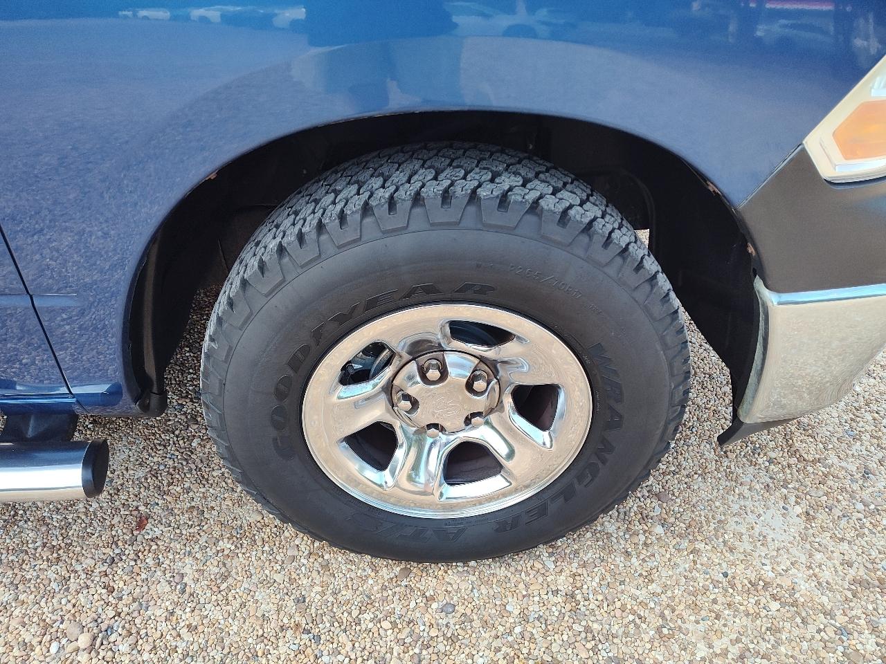 RAM 1500 2WD Quad Cab 140.5" SLT 2011