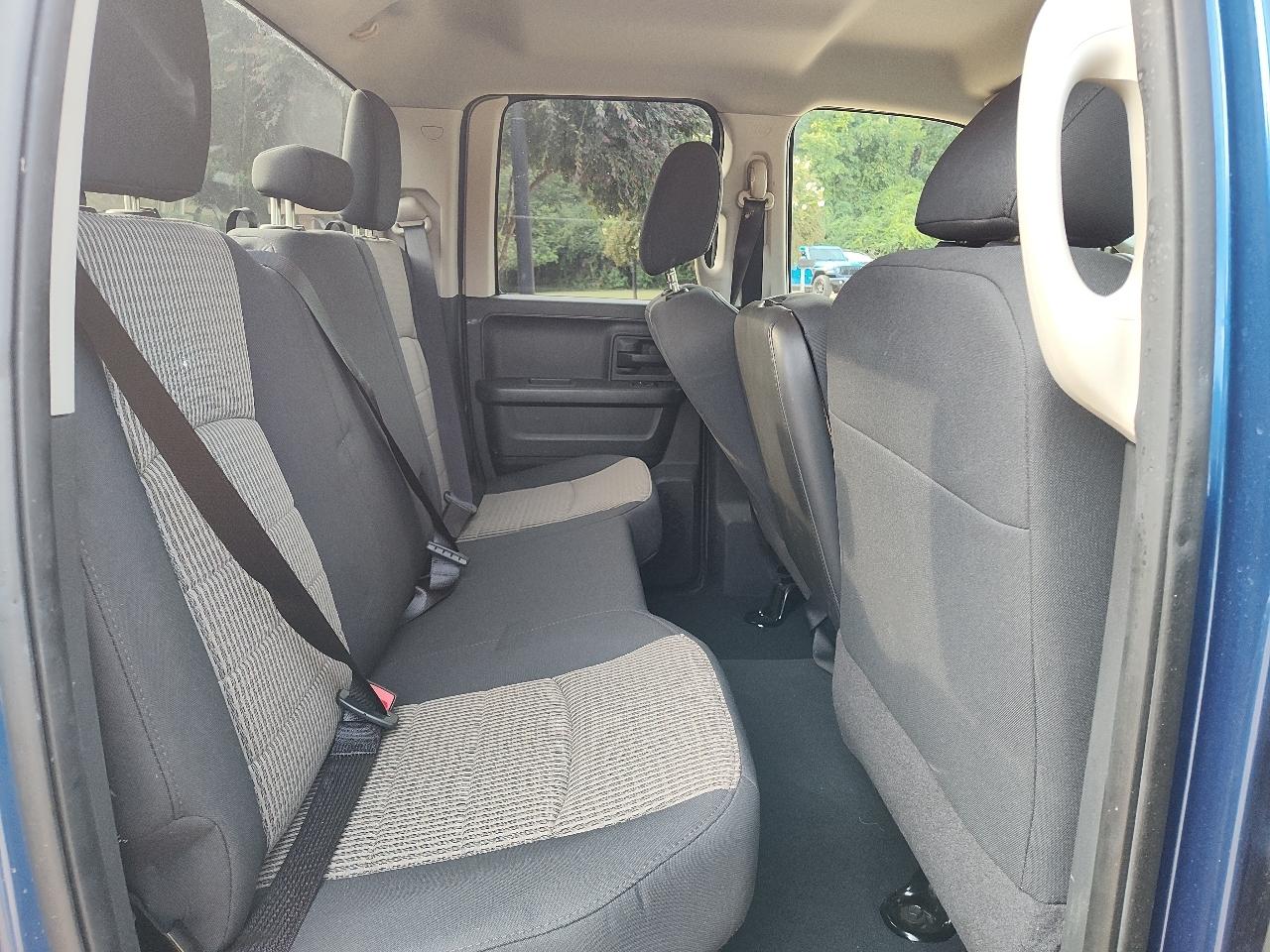 RAM 1500 2WD Quad Cab 140.5" SLT 2011