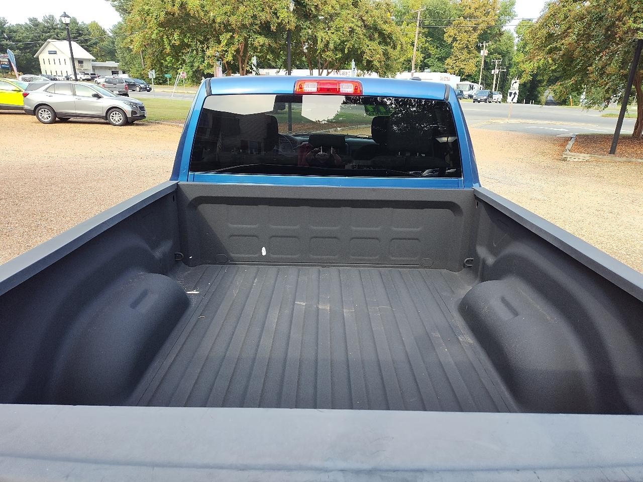 RAM 1500 2WD Quad Cab 140.5" SLT 2011