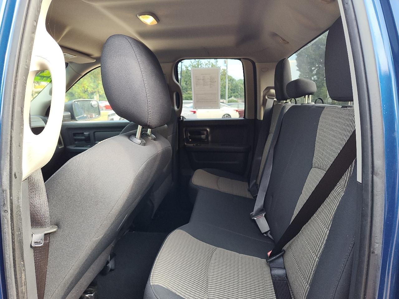 RAM 1500 2WD Quad Cab 140.5" SLT 2011