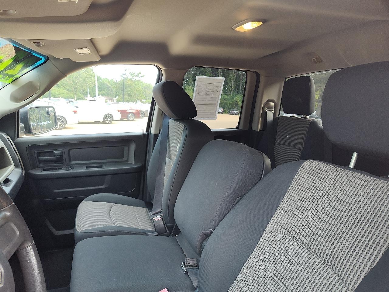 RAM 1500 2WD Quad Cab 140.5" SLT 2011