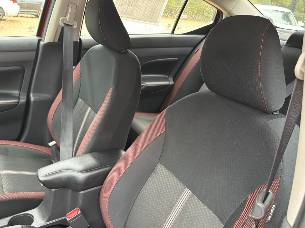 Nissan Versa SR CVT 2024