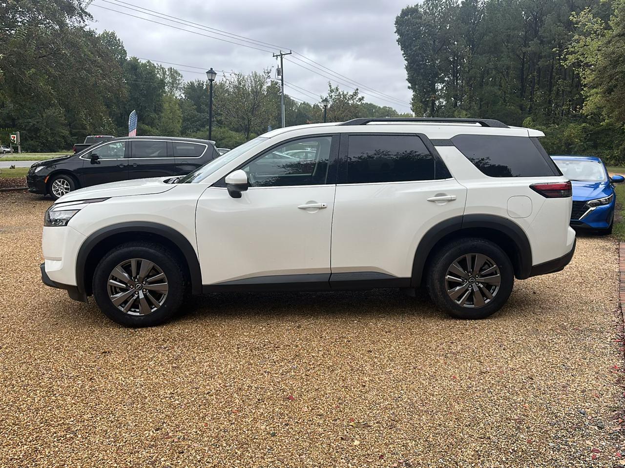 Nissan Pathfinder SV 2WD 2024