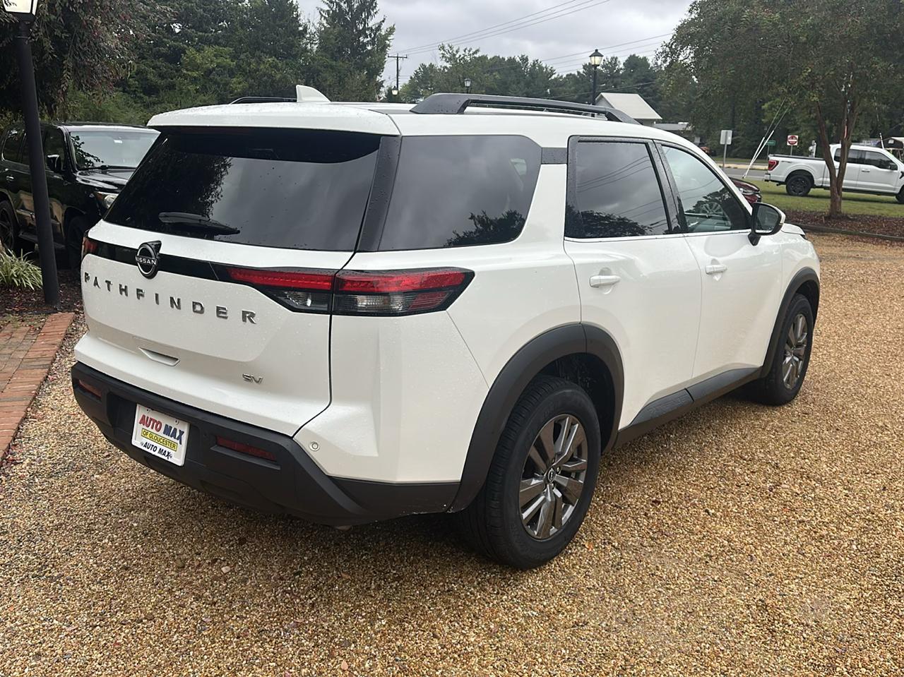 Nissan Pathfinder SV 2WD 2024