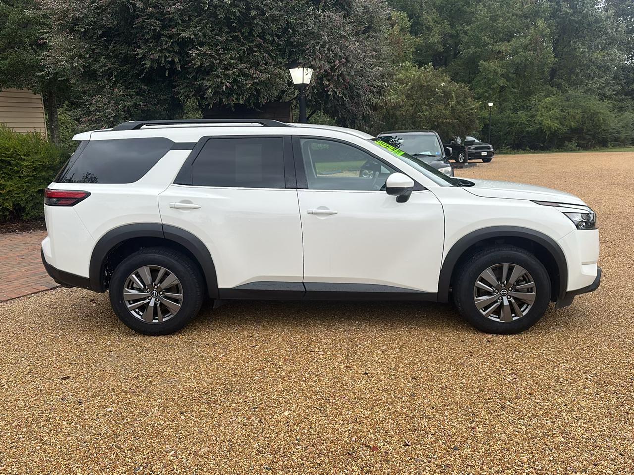 Nissan Pathfinder SV 2WD 2024