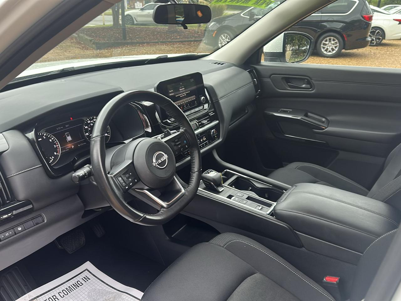 Nissan Pathfinder SV 2WD 2024