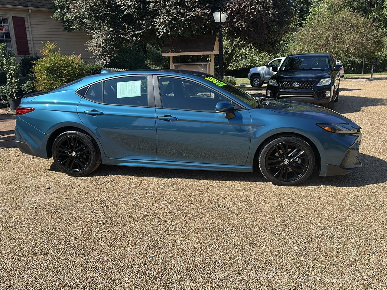 Toyota Camry SE (Natl) 2025