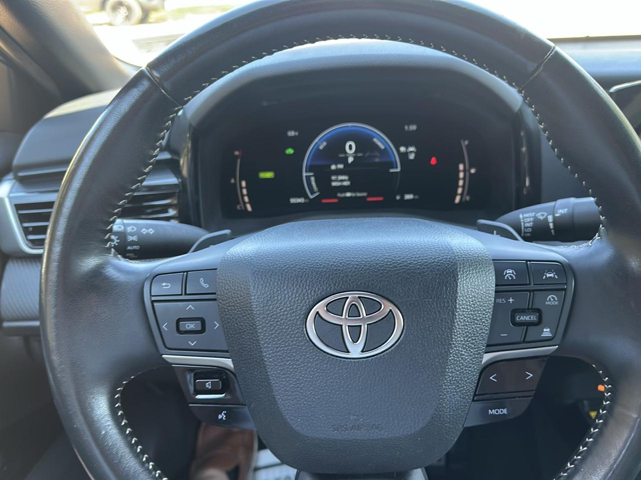 Toyota Camry SE (Natl) 2025