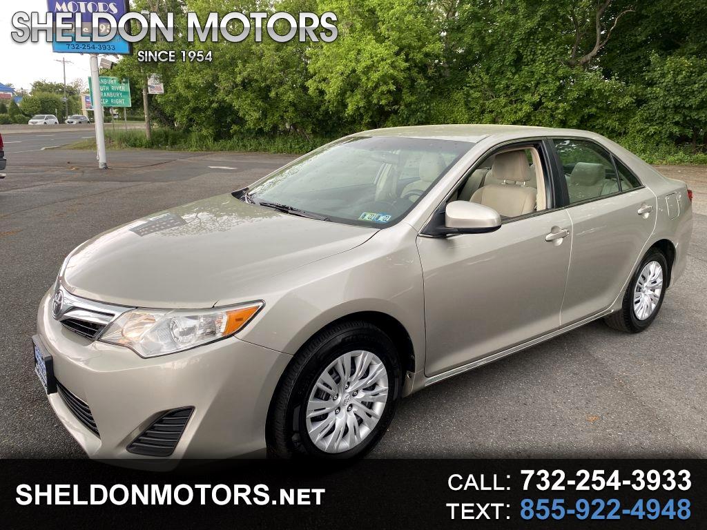 2014 Toyota Camry 4dr Sdn I4 Man LE (Natl)