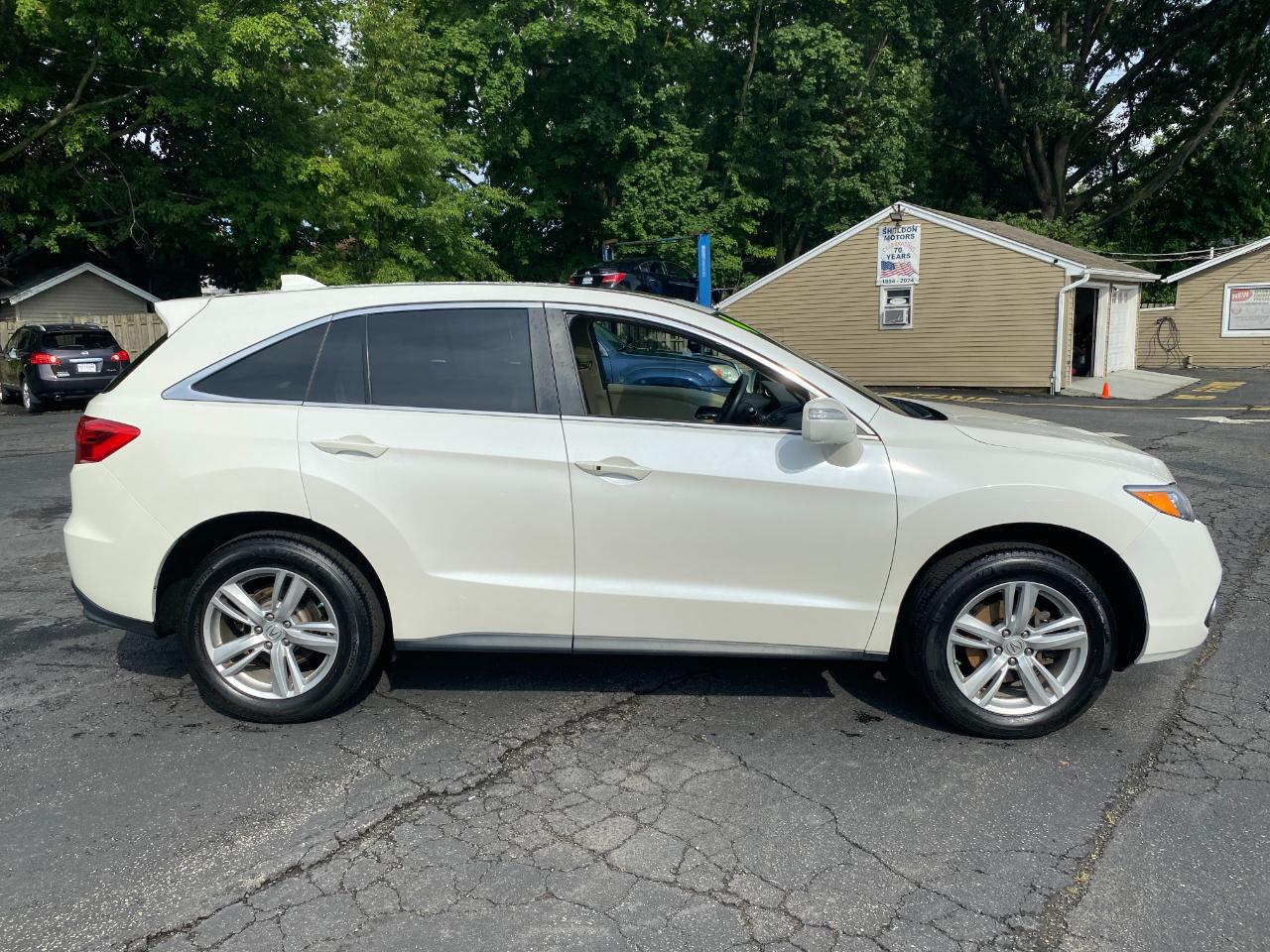 View vehicle photo 7