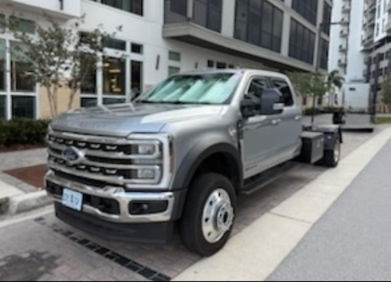 Ford F-550 Crew Cab DRW 4WD 2024