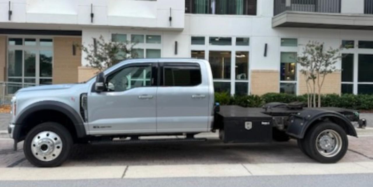Ford F-550 Crew Cab DRW 4WD 2024