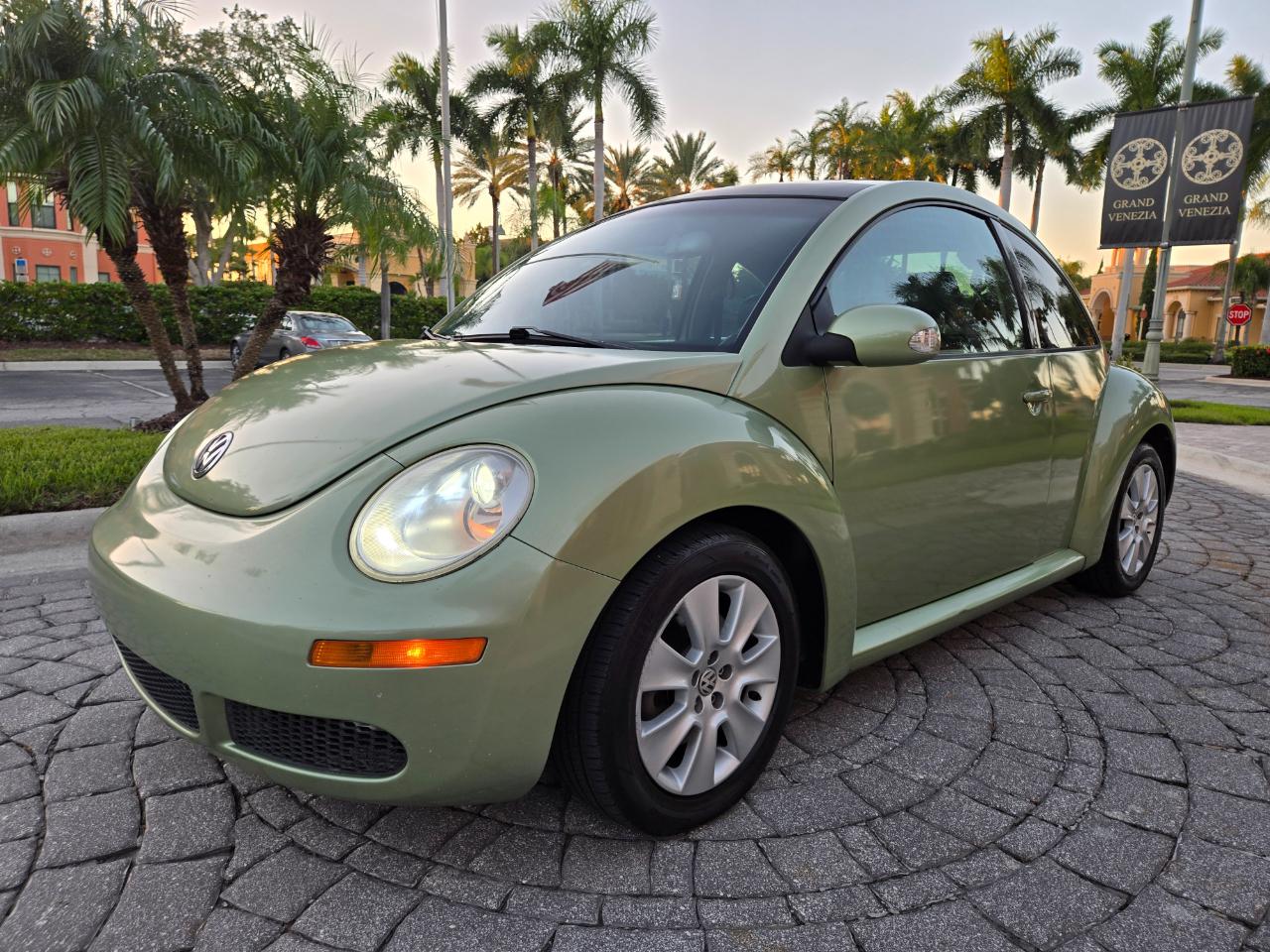 Volkswagen New Beetle  2009