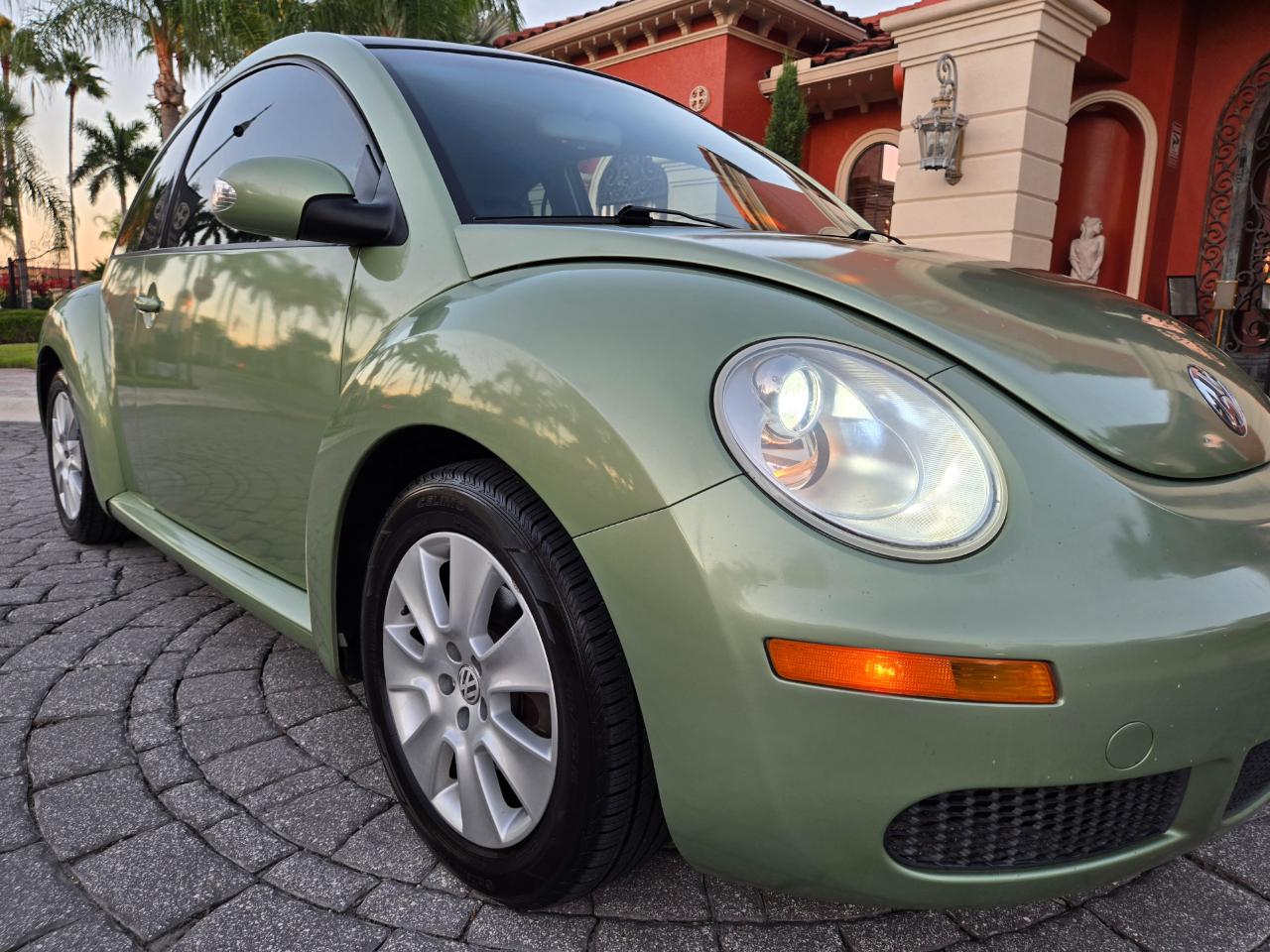 Volkswagen New Beetle  2009