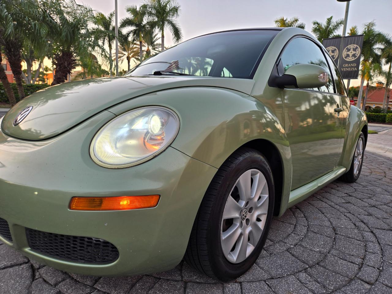 Volkswagen New Beetle  2009