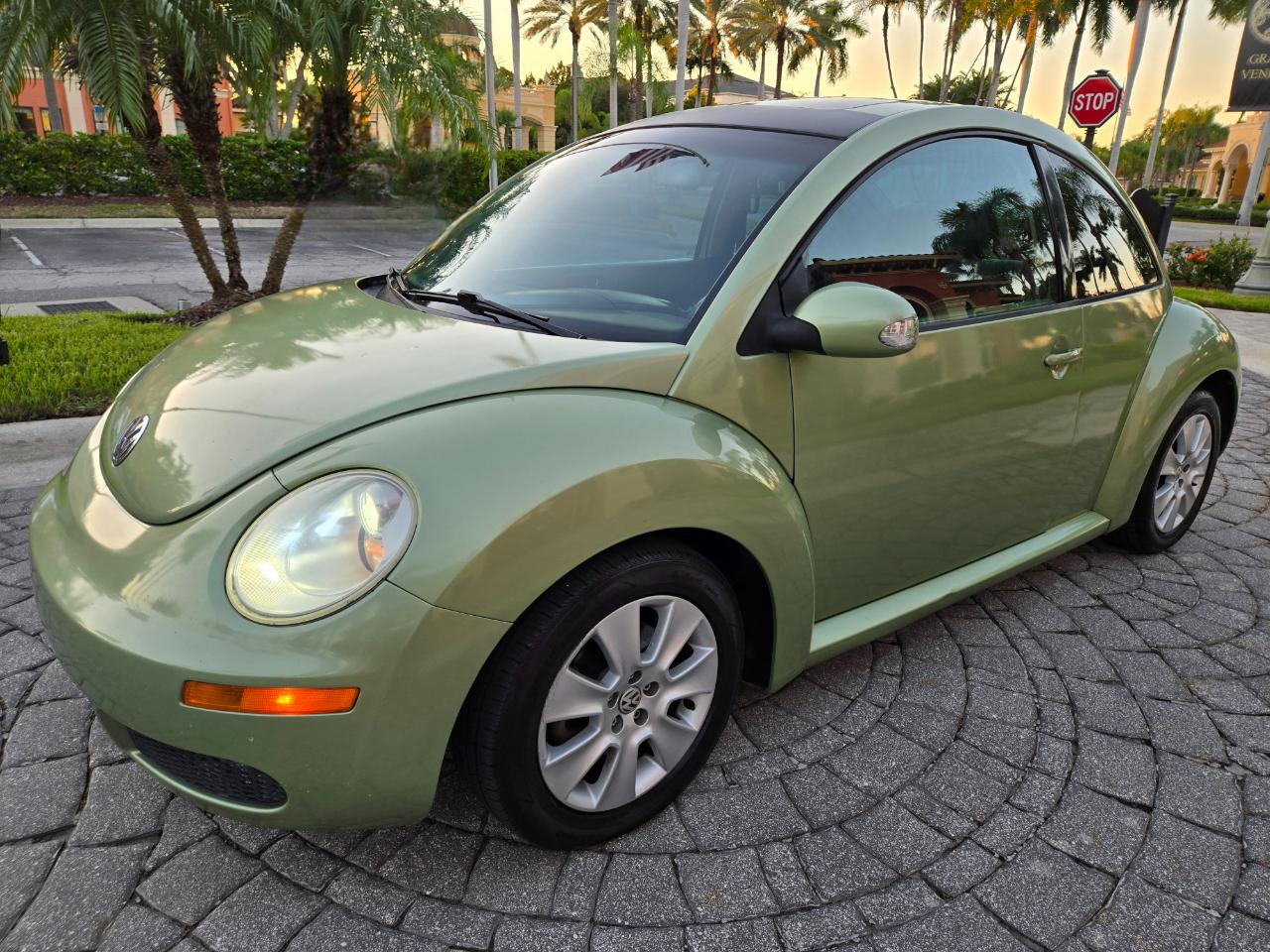 Volkswagen New Beetle  2009