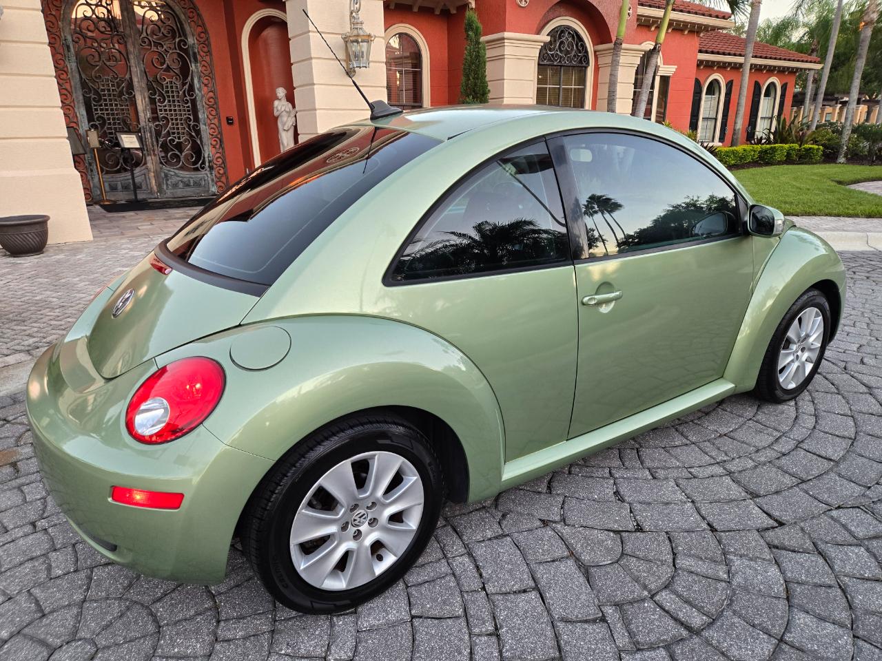 Volkswagen New Beetle  2009