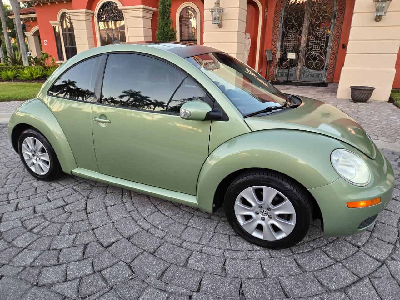 Volkswagen New Beetle  2009