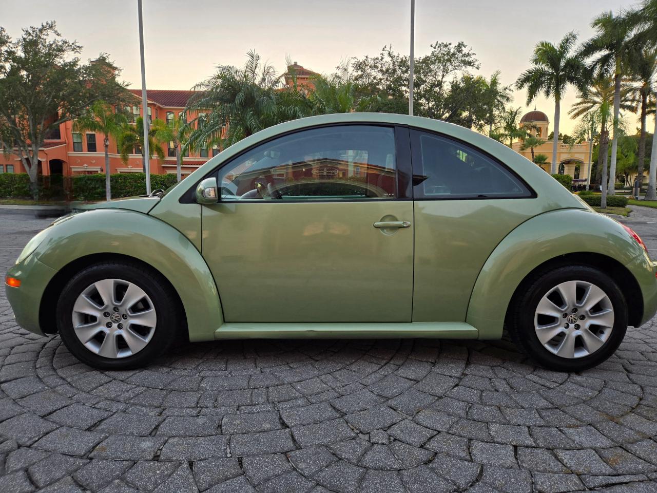 Volkswagen New Beetle  2009
