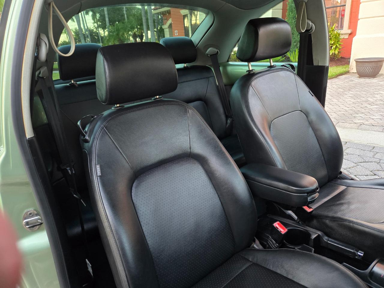 Volkswagen New Beetle  2009