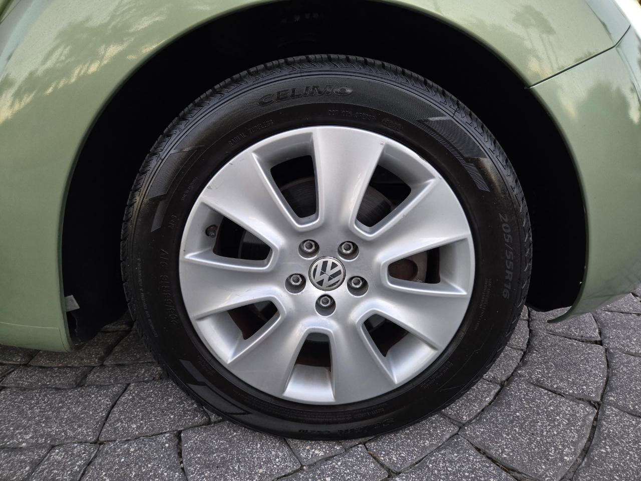 Volkswagen New Beetle  2009