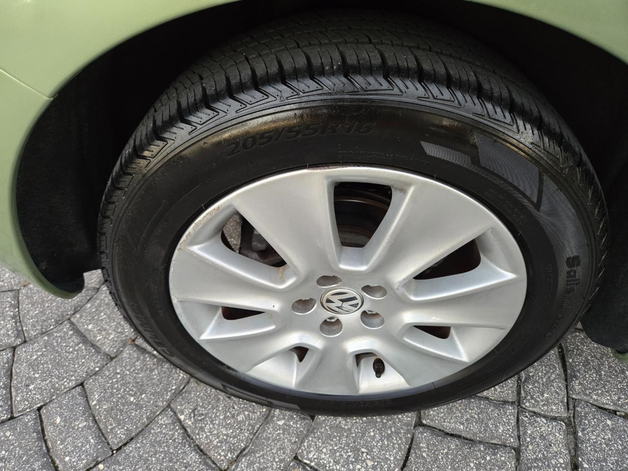 Volkswagen New Beetle  2009