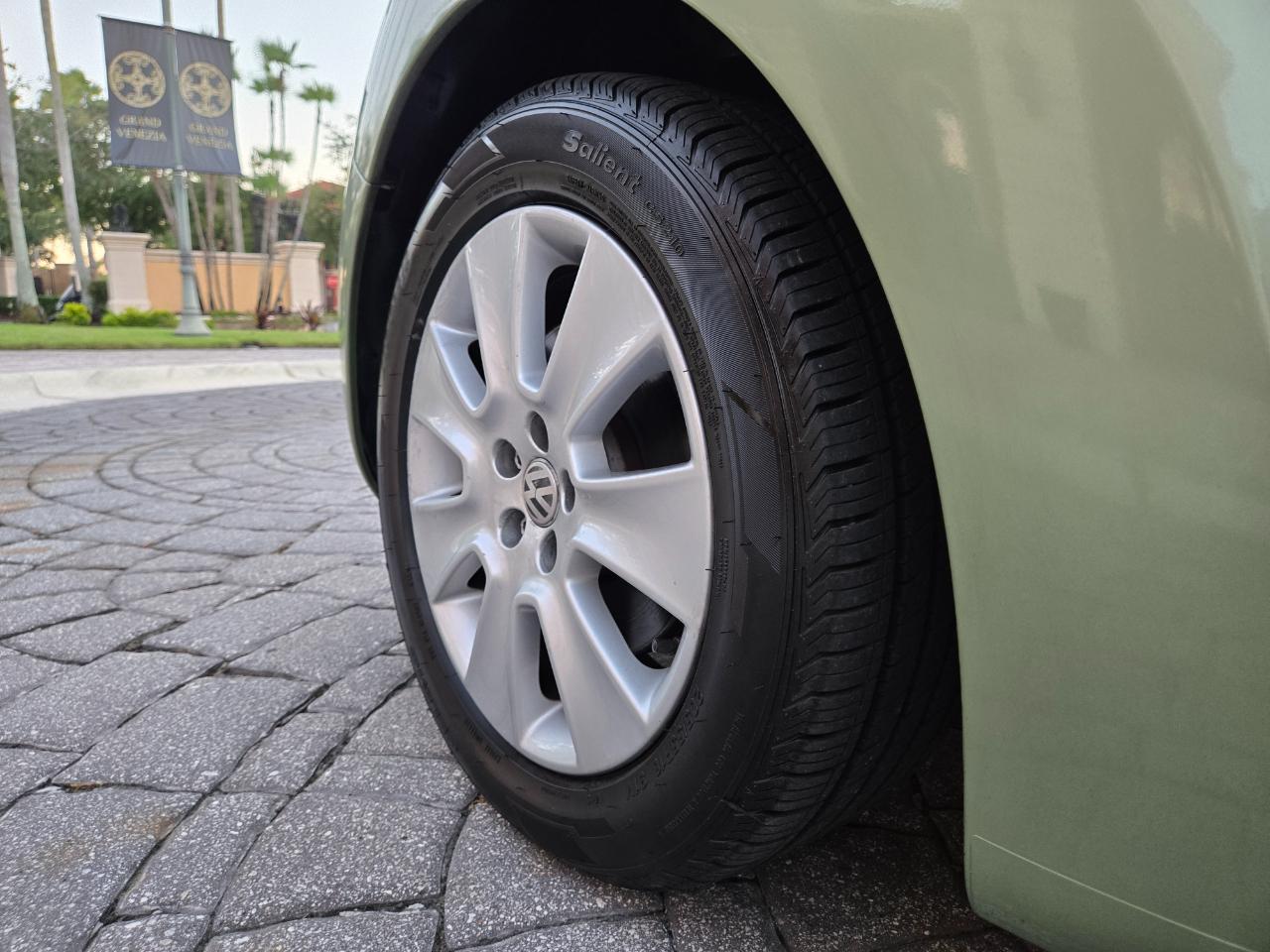 Volkswagen New Beetle  2009