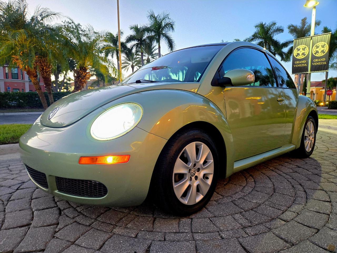 Volkswagen New Beetle  2009