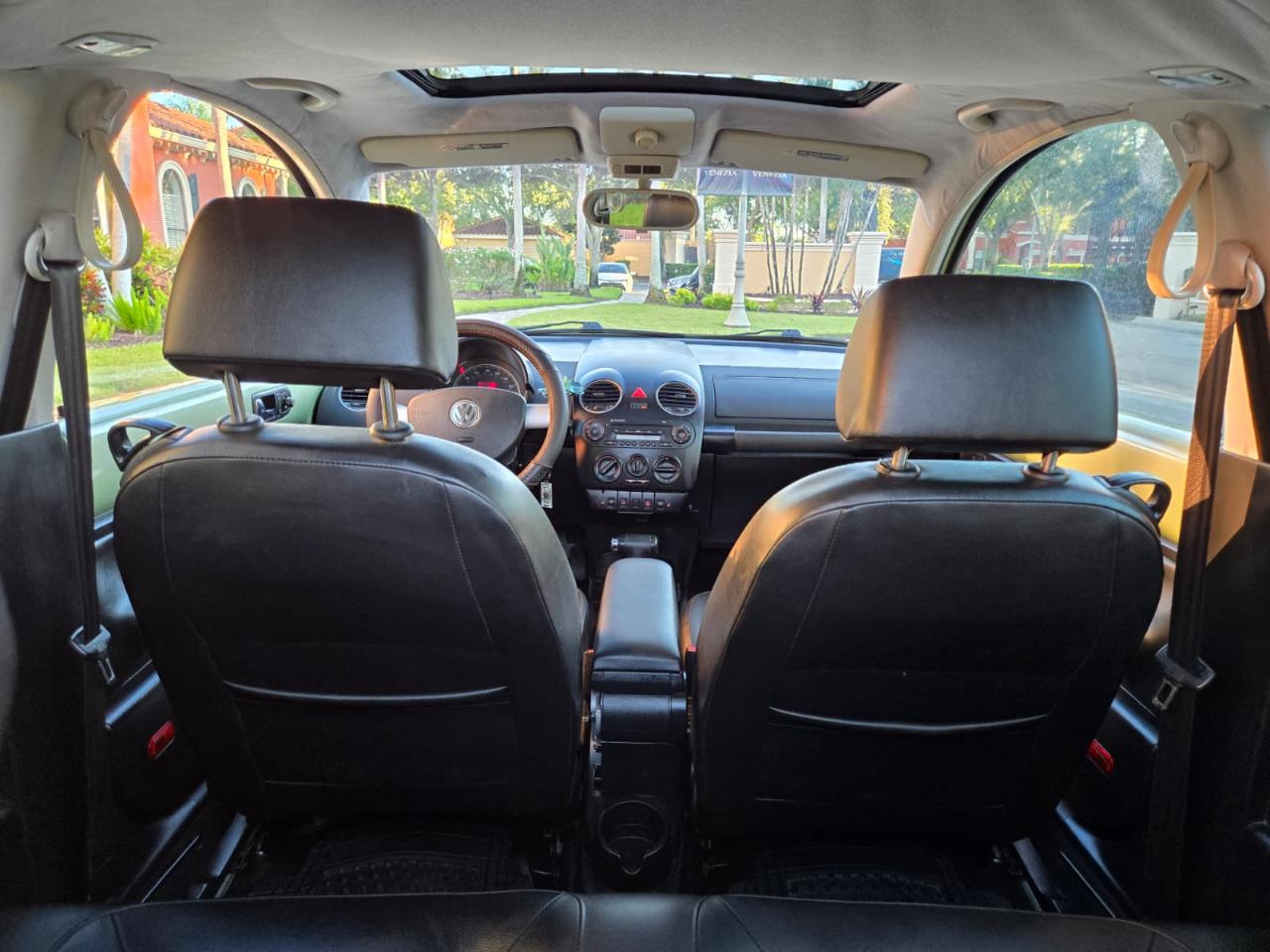 Volkswagen New Beetle  2009