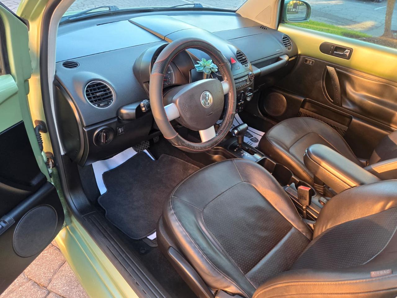 Volkswagen New Beetle  2009