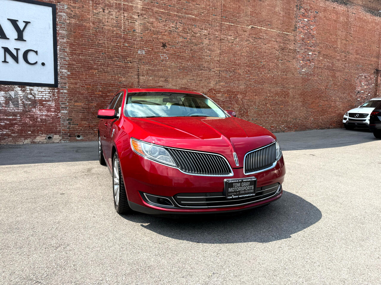 2015 Lincoln MKS photo 2