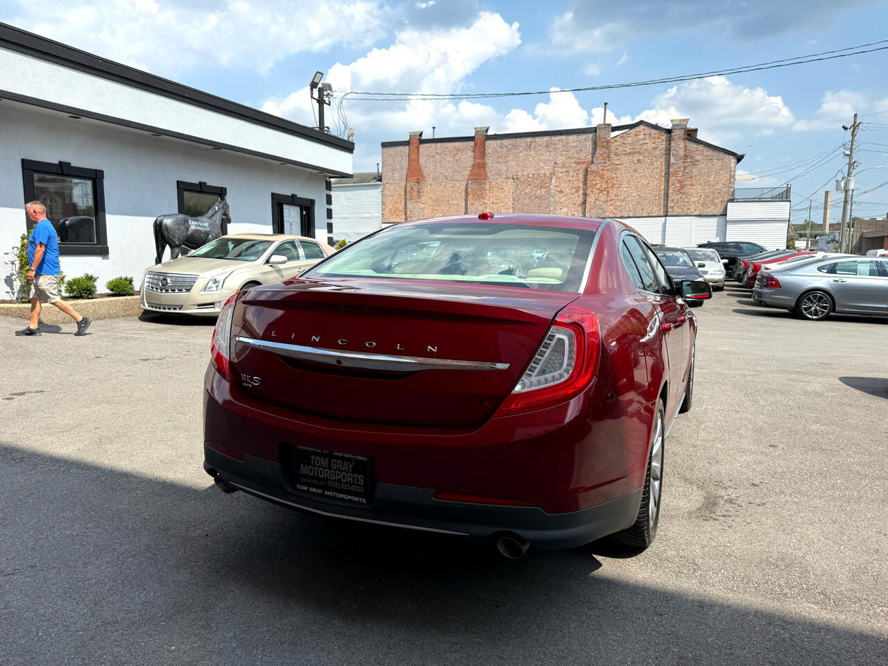 2015 Lincoln MKS photo 3