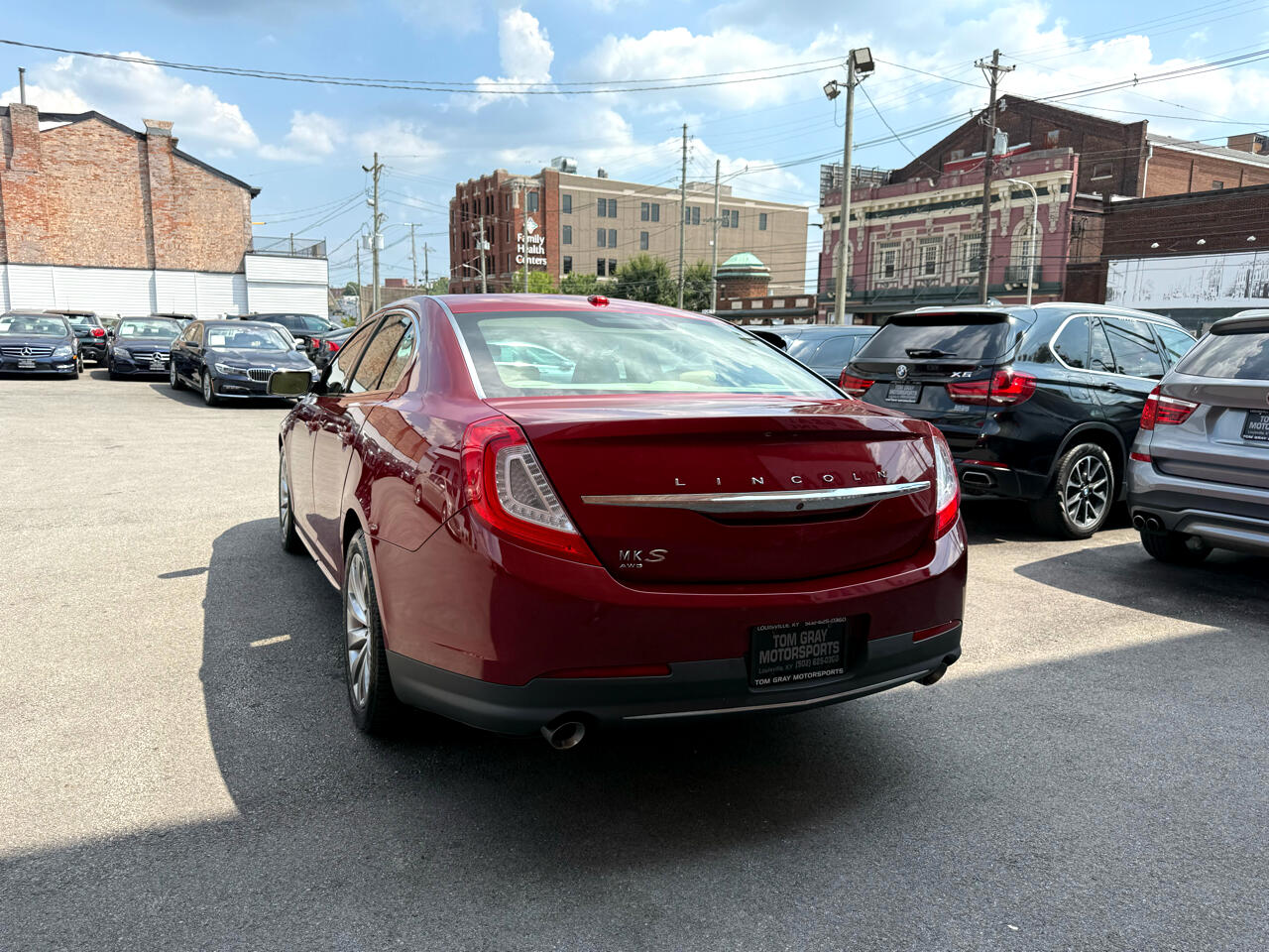 2015 Lincoln MKS photo 4