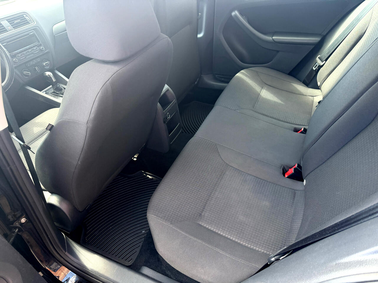 2015 Volkswagen Jetta 1.8T SE photo 2