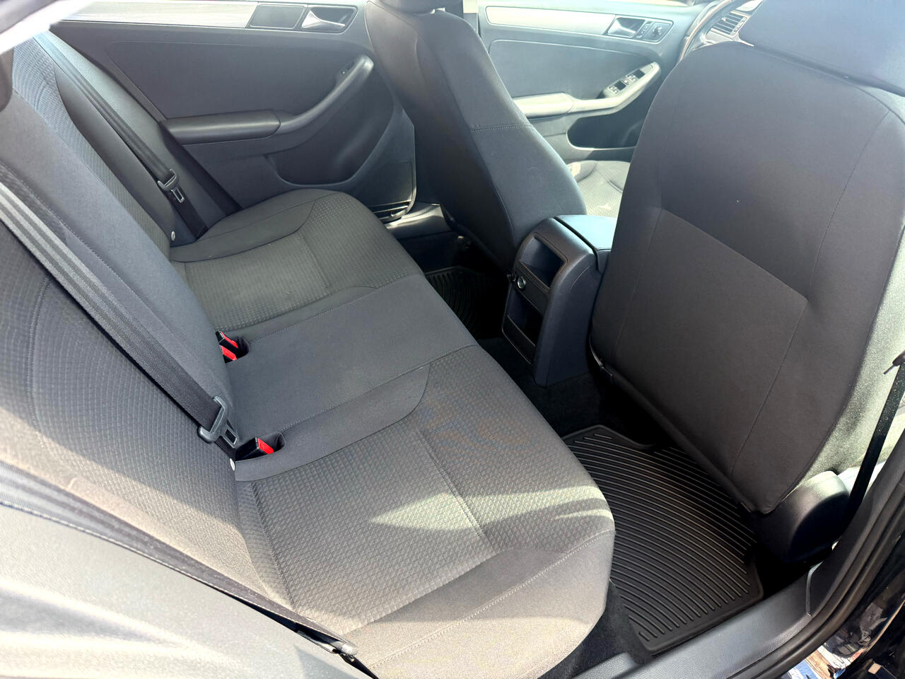 2015 Volkswagen Jetta 1.8T SE photo 3
