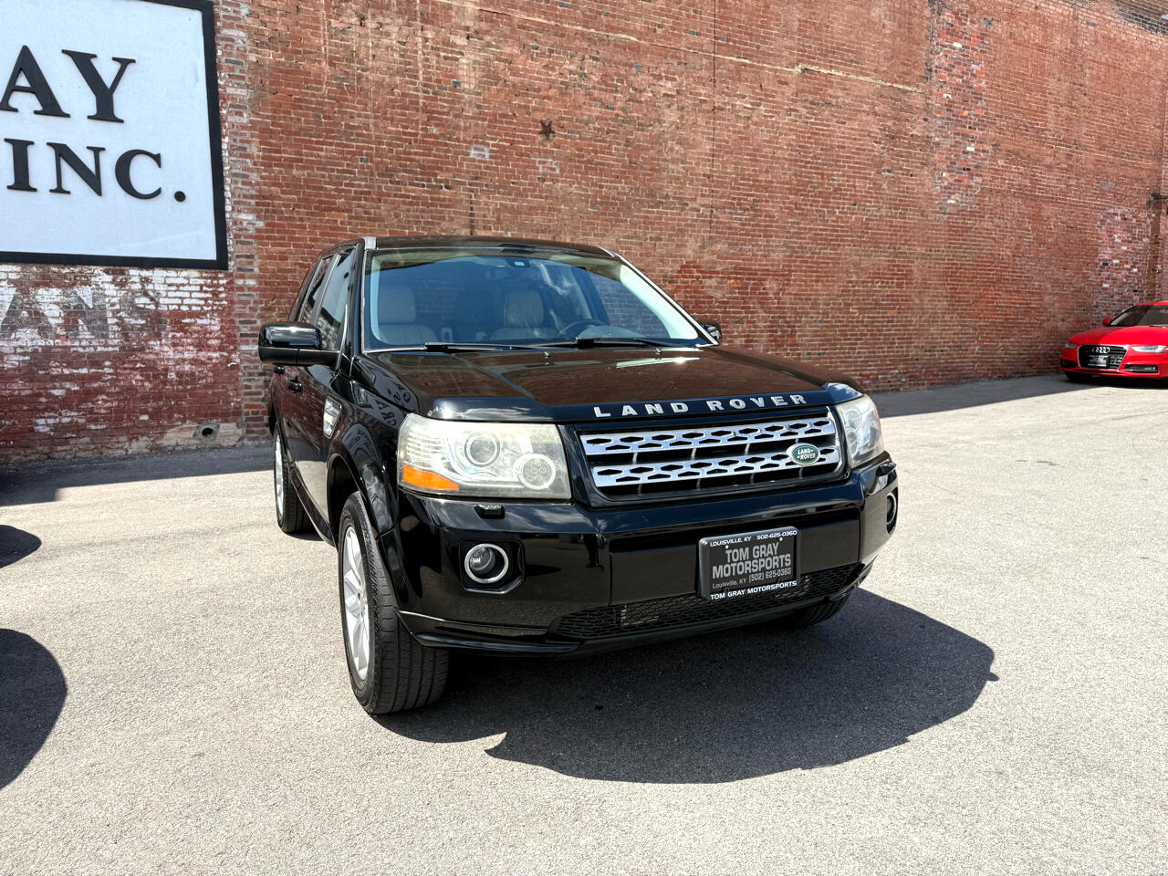 2014 Land Rover LR2 HSE photo 2