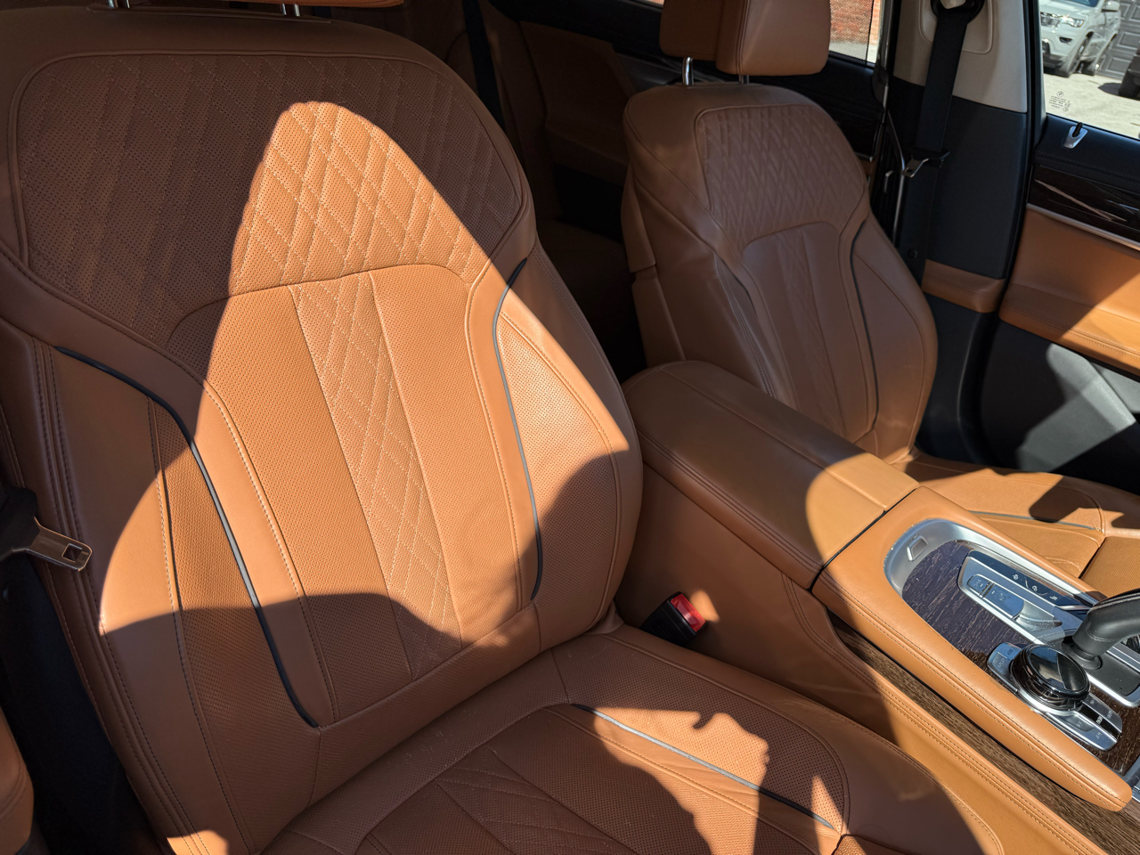 2020 Bmw 750i xDrive Sedan photo 2
