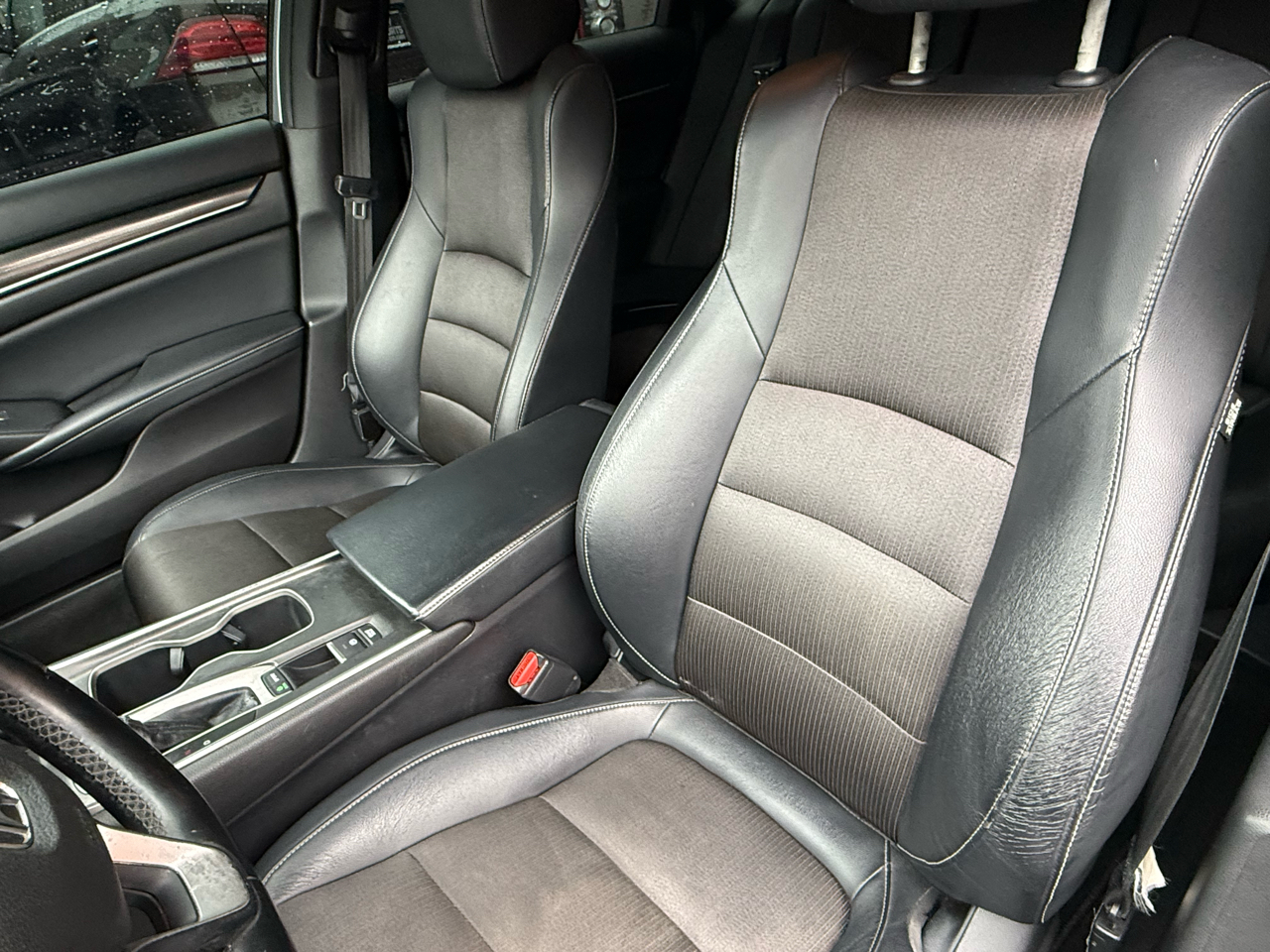 2018 Honda Accord Sport 1.5T photo 3