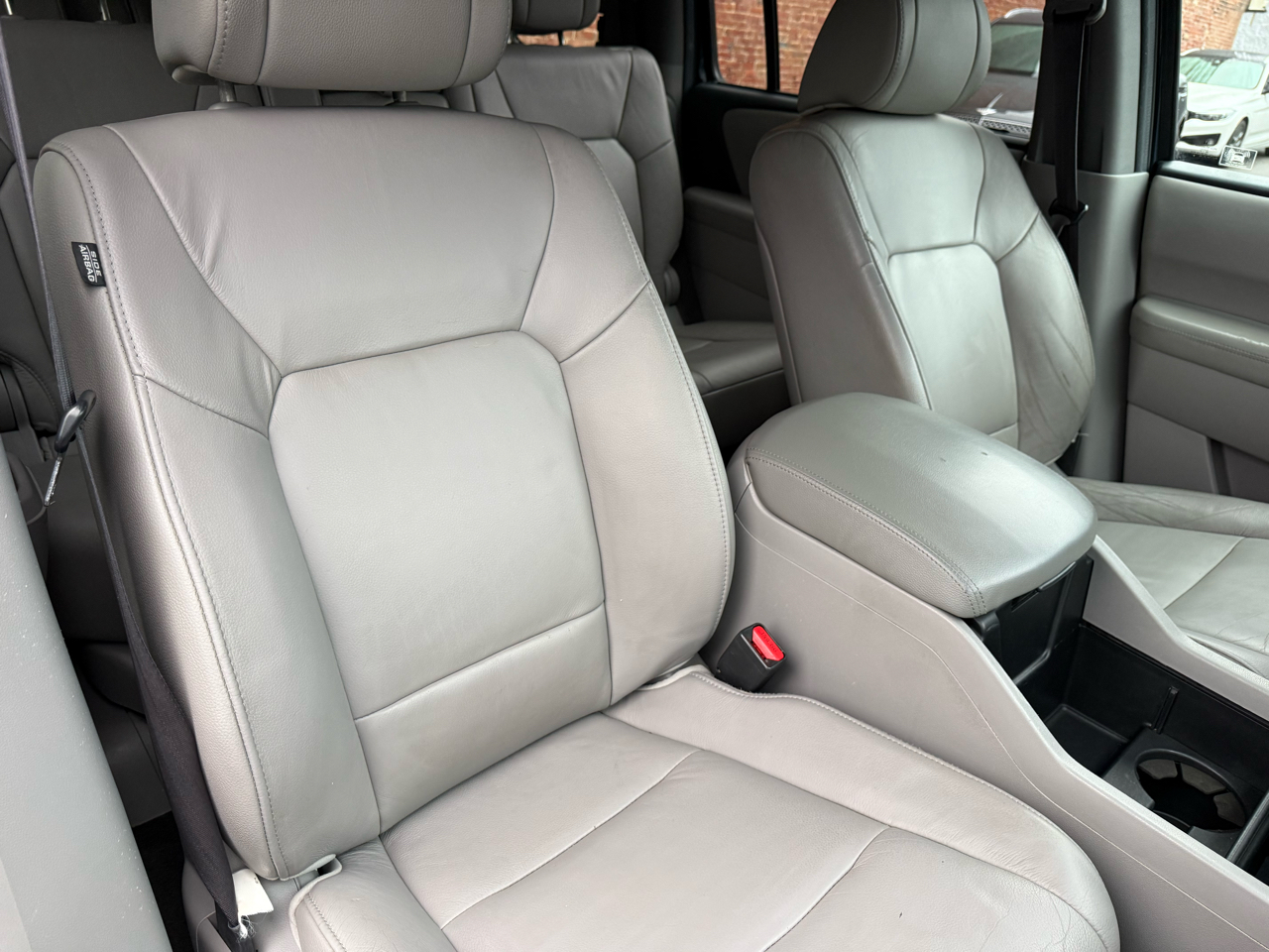 Honda Pilot 4WD 4dr Touring w/RES & Navi 2012