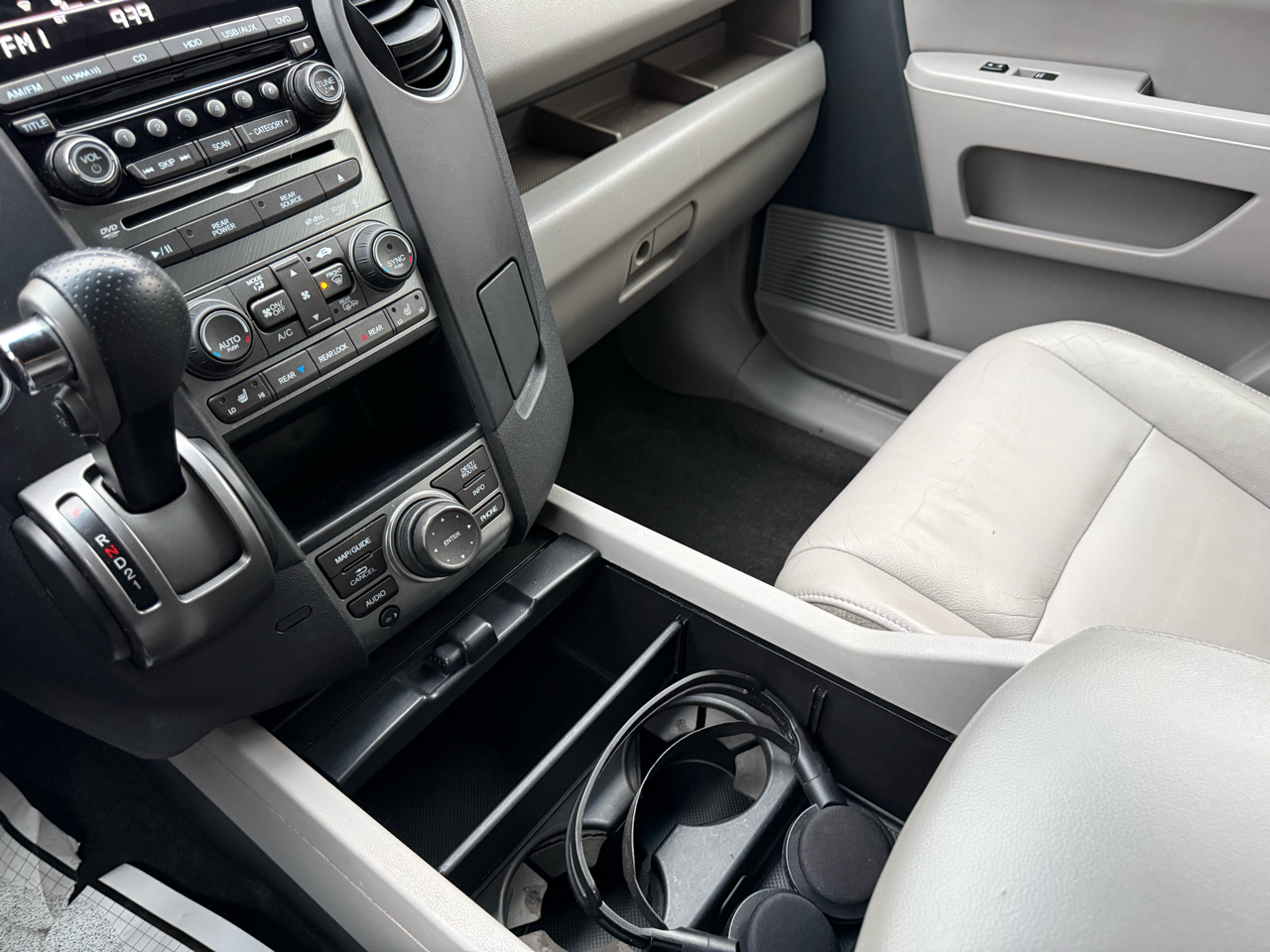 Honda Pilot 4WD 4dr Touring w/RES & Navi 2012