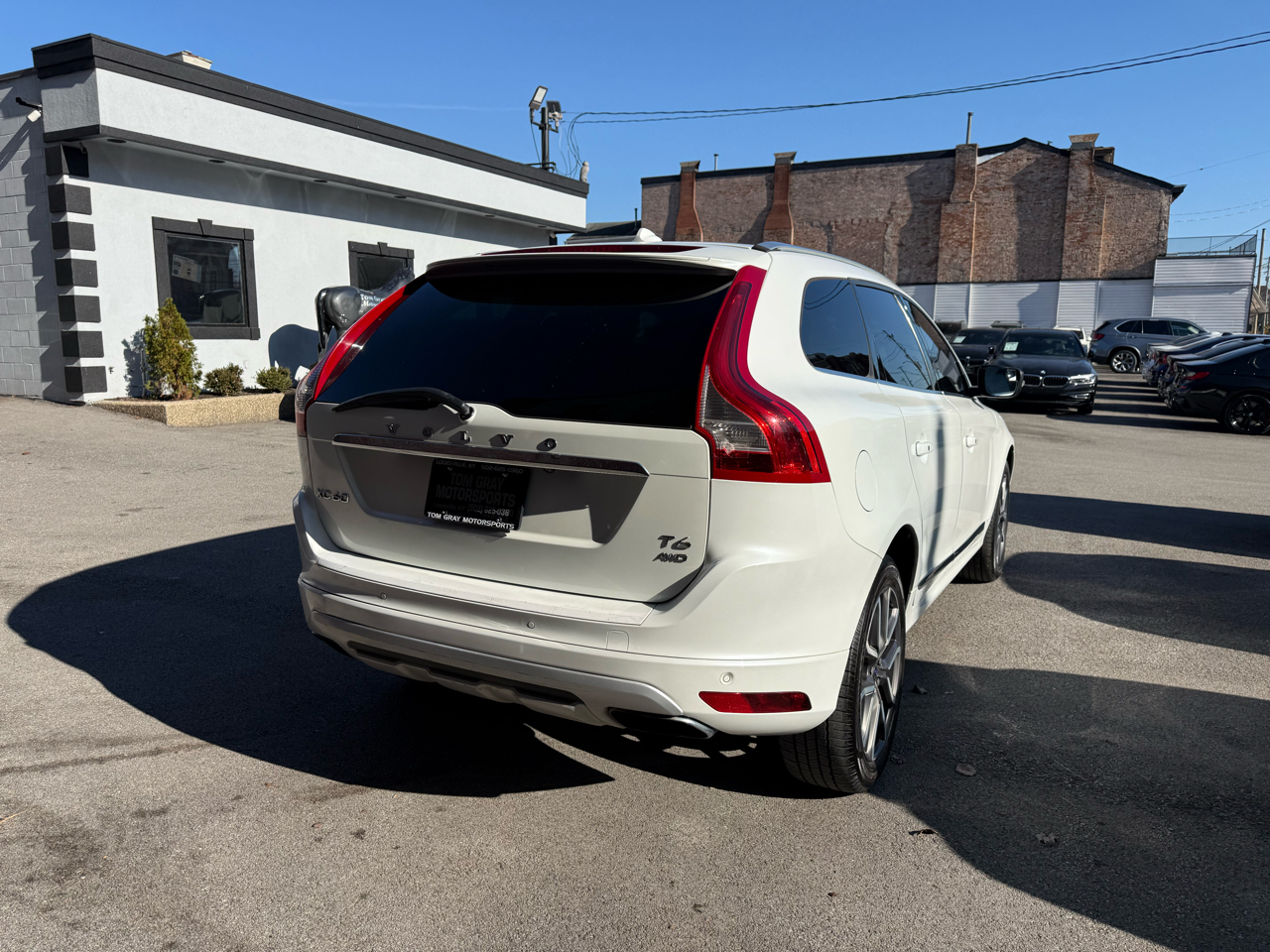 2017 Volvo XC60 T6 Dynamic photo 3