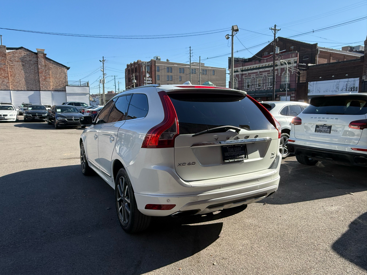 2017 Volvo XC60 T6 Dynamic photo 4