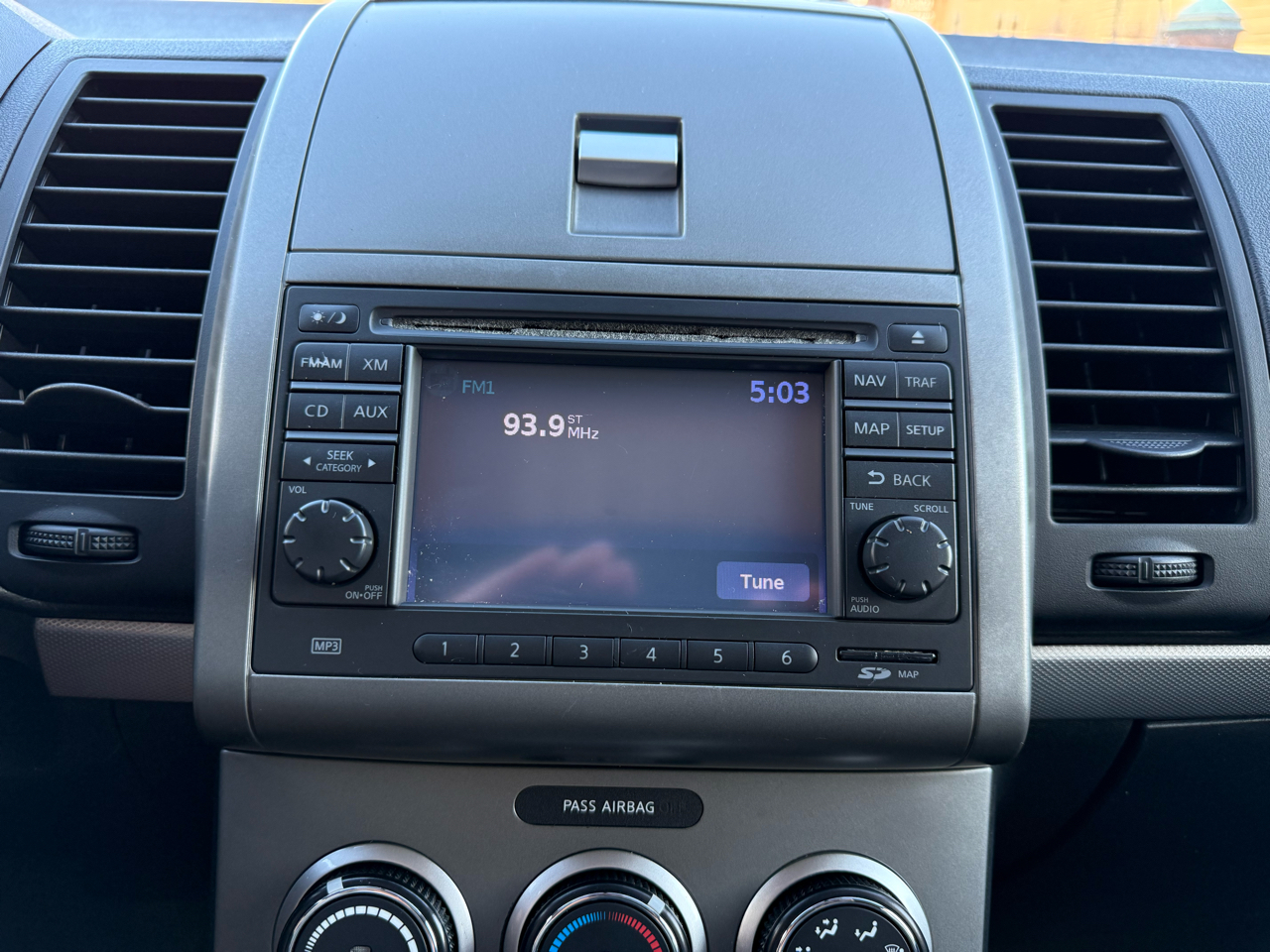 Nissan Sentra 4dr Sdn I4 CVT 2.0 SL 2011