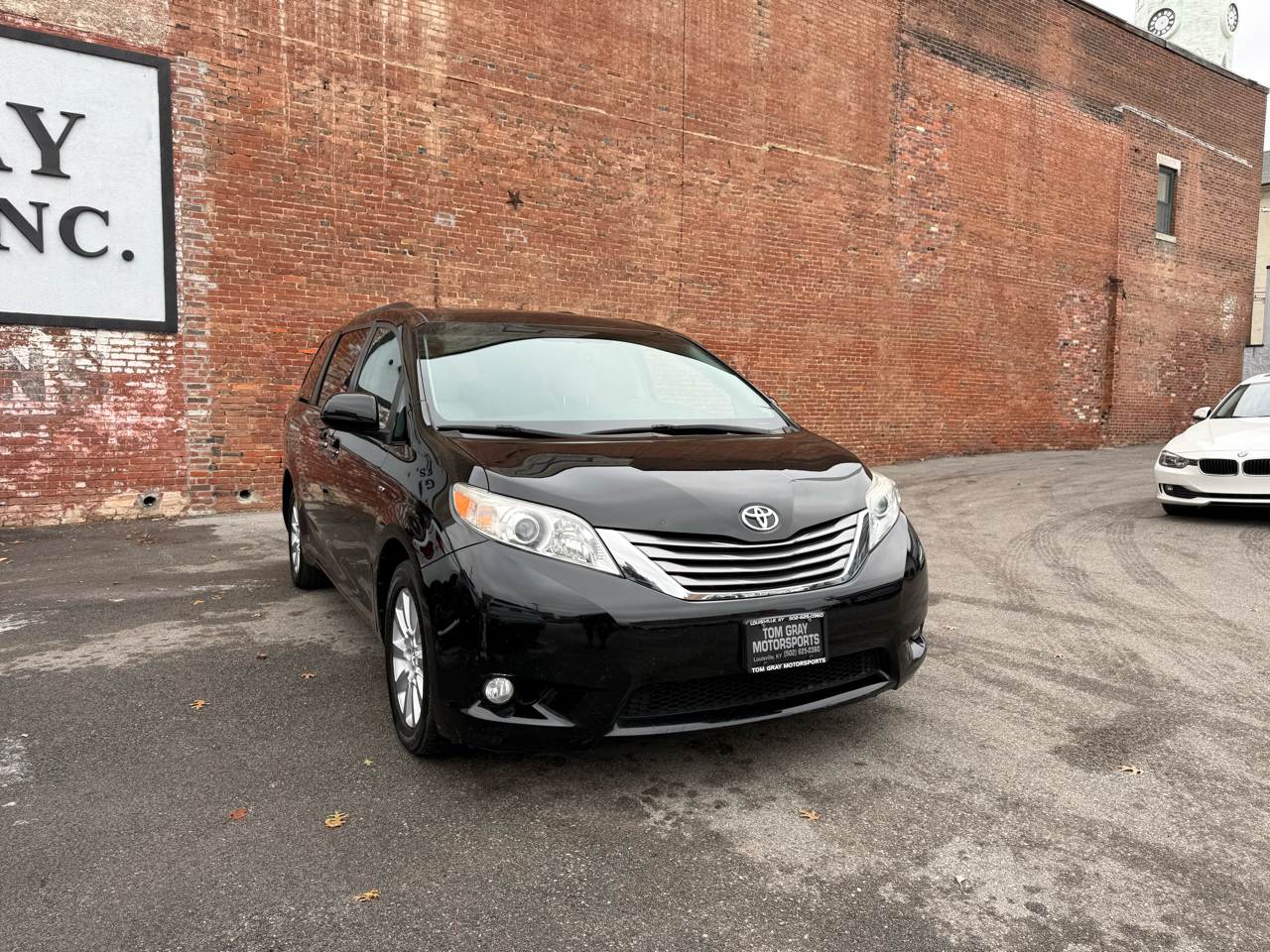 Toyota Sienna 5dr 7-Pass Van XLE Premium AWD (Natl) 2016