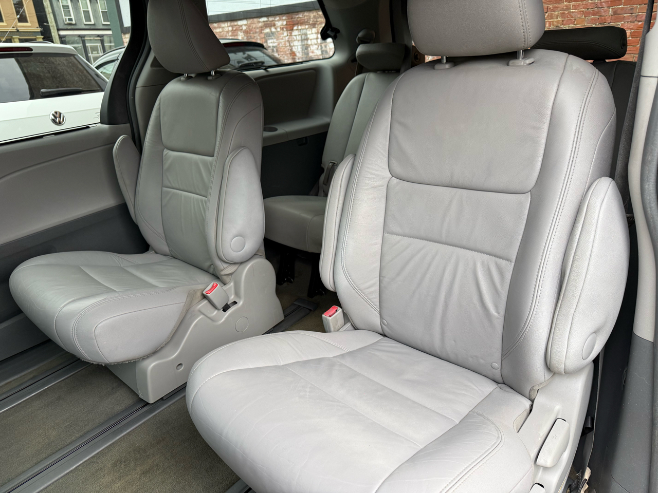 Toyota Sienna 5dr 7-Pass Van XLE Premium AWD (Natl) 2016